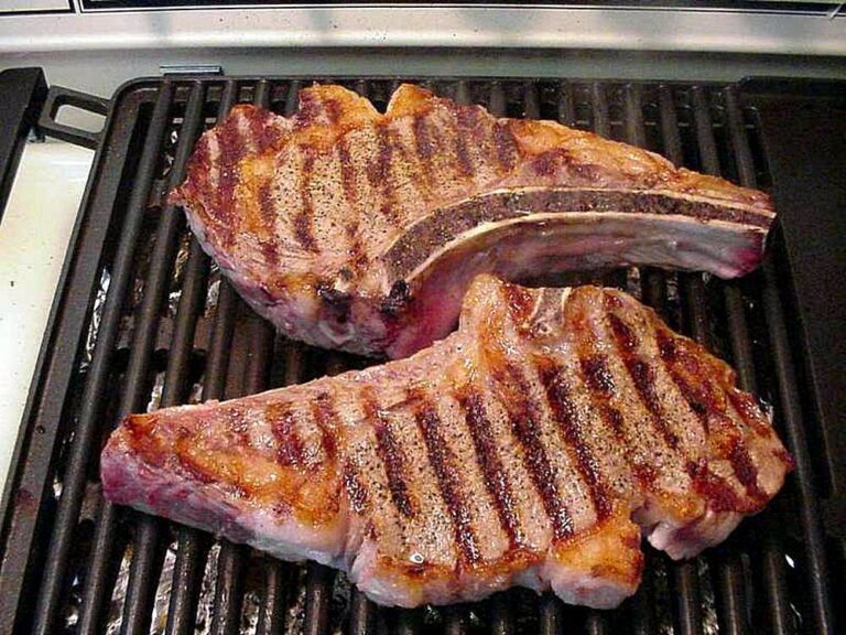 Grilling_steaks_food_dinner