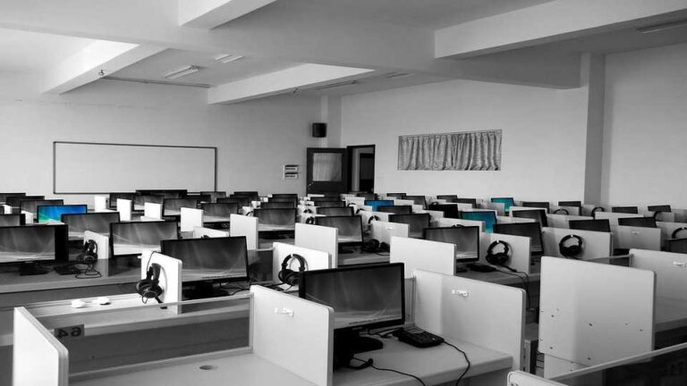 offices-1181385_960_720_compressor